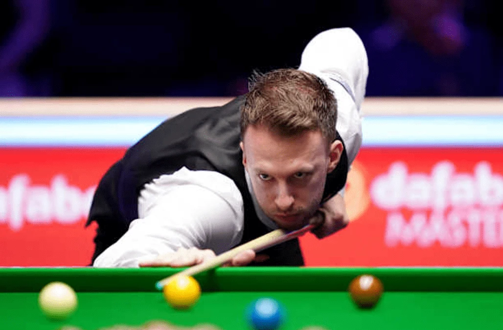Judd Trump survives scare to beat Louis Heathcote in English Open