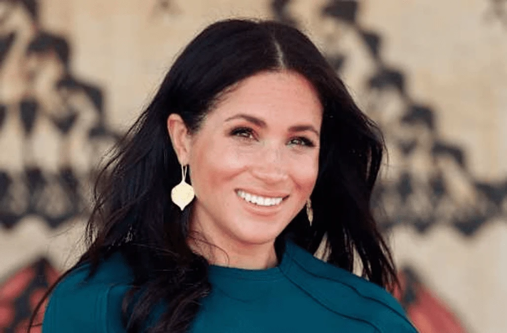 Meghan helped by palace aides to write letter to father, court documents allege