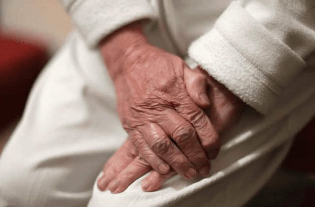 Care homes visiting policy guidance ‘does not go far enough’ – charity