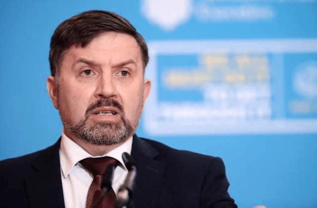 Minister proposes one-week circuit-break extension in bid to end deadlock