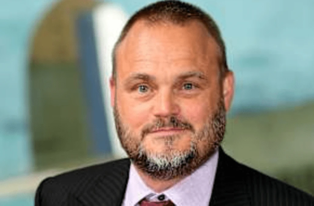 Al Murray wants to hear the public’s best military jokes