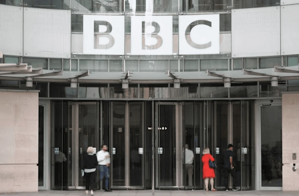 Carrie Gracie criticises report on BBC equal pay