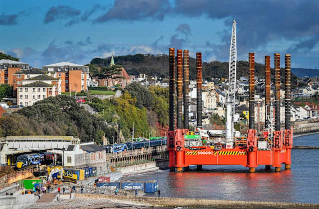 Wavewalker helps construct sea wall to protect Dawlish coastal railway and town