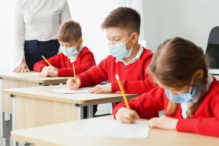 Шмигаль обіцяє, що 1 вересня діти підуть до школи 