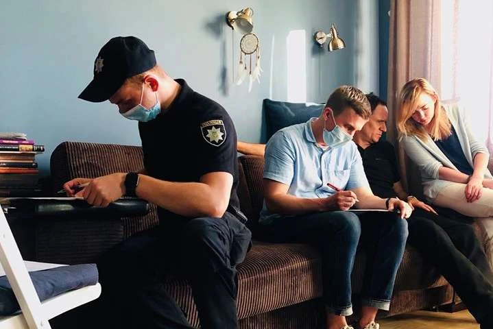 Поліція відкрила справу і проведе ряд експертиз щодо прослушки у журналіста-розслідувача