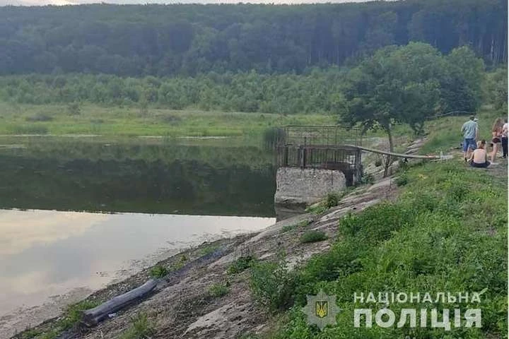 На Тернопільщині двоє підлітків потонули у ставку