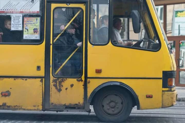 У київських маршрутках, що розвалюються на ходу, проїзд може подорожчати до 10 грн