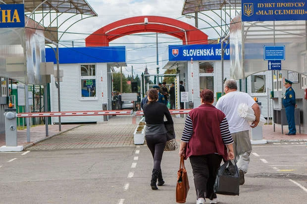 Словаччина зробила суворішими правила в'їзду для українців 