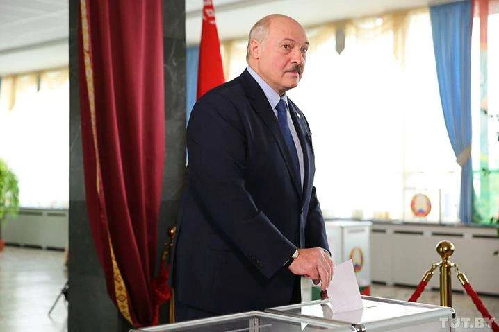 Лукашенко розповів, як його вдарила пандемія коронавірусу