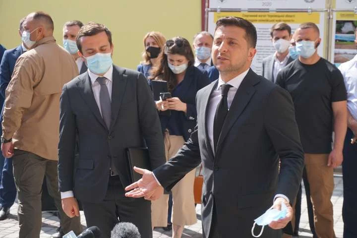 Треба будувати нову залізничну гілку! Зеленського здивувало те, що поїзд Київ-Чернівці їде через Молдову