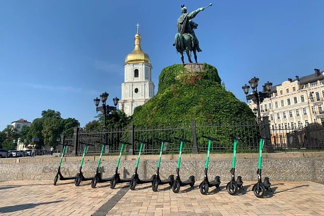 Мер Києва закликав прибрати незаконні пункти прокату електросамокатів від компанії Bolt