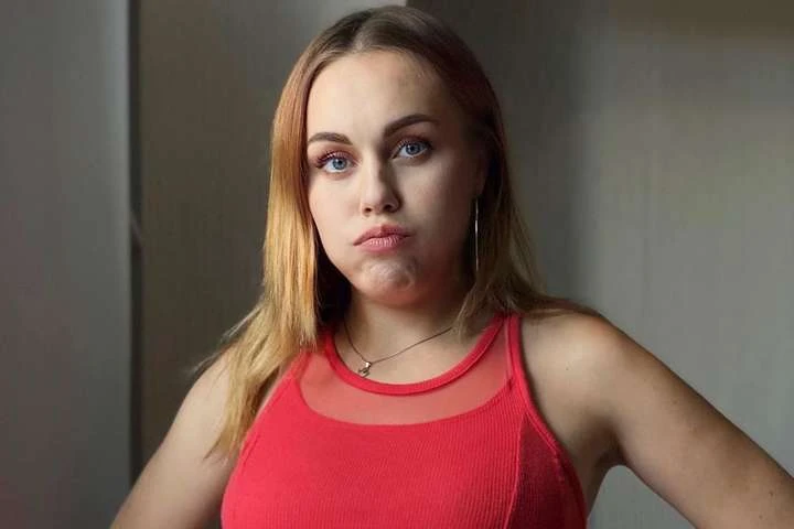 Беременная Alyosha посвятила трогательную колыбельную своей дочери