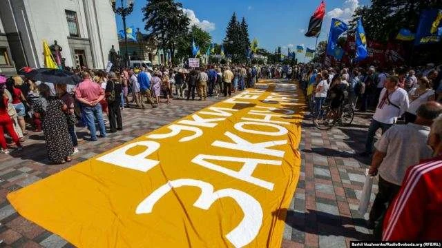 Навколомовні баталії: українська мова має бути повернена в сучасність