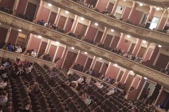 Нова реальність. Який вигляд тепер має глядацька зала головного театру країни 