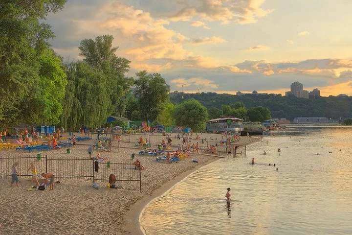Небезпечно купатися: фахівці розповіли про якість води у столиці