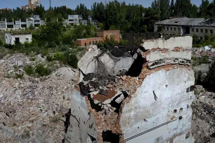 Знову винні бандерівці? Як виглядають руїни Слов'янського арматурно-ізоляторного заводу