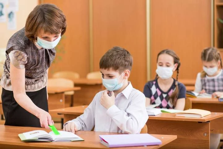 В уряді розповіли про роботу шкіл в умовах пандемії