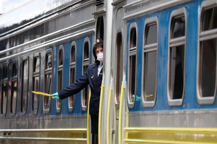 «Укрзалізниця» відновила зупинку потягів у Тернополі та Луцьку