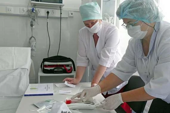 За добу коронавірус виявили у 121 дитини та 105 медиків