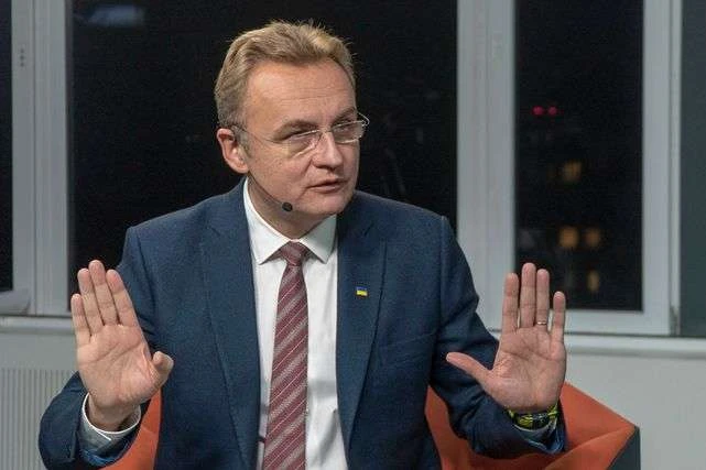 Мер Садовий запропонував допомогу футбольному клубу «Карпати»