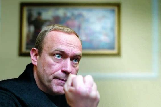 Скандальний проросійський політик похизувався тим, що йому подарували бойову гранату