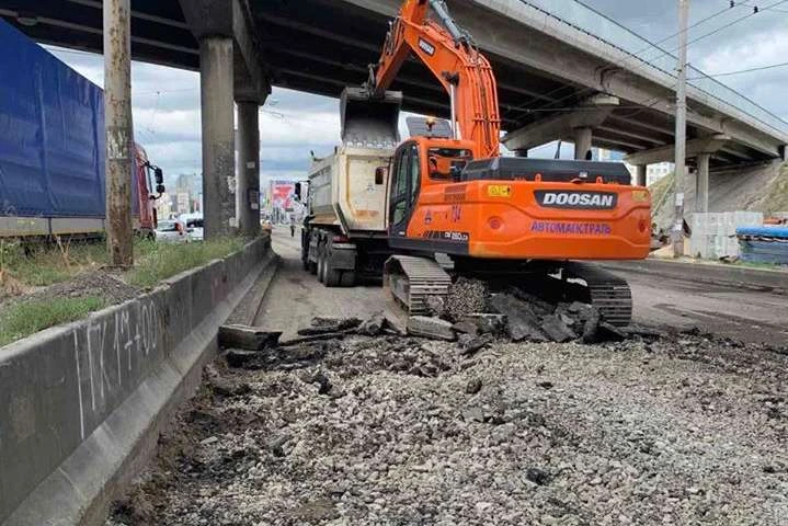 Ремонт проспекту Бандери у розпалі: дорожники показали, як просуваються роботи (фото)