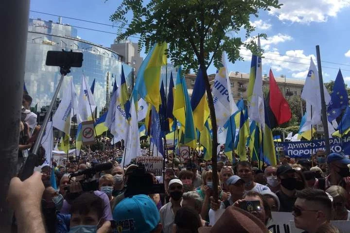 Коли на вулицю виходять 5-10 тисяч ідейних мітингарів - це початок кінця для влади