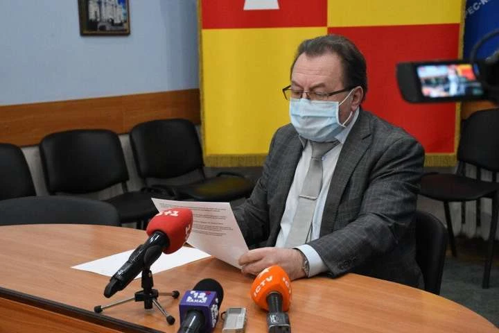 В.о. мера Луцька захворів на коронавірус, але все ще проти жорсткого карантину