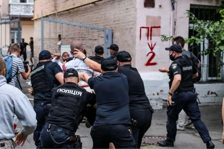 Протести у Білорусі: у Мінську почалися затримання активістів