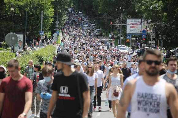 У Хабаровську другий день відбуваються масові протести проти арешту губернатора (фото, відео)