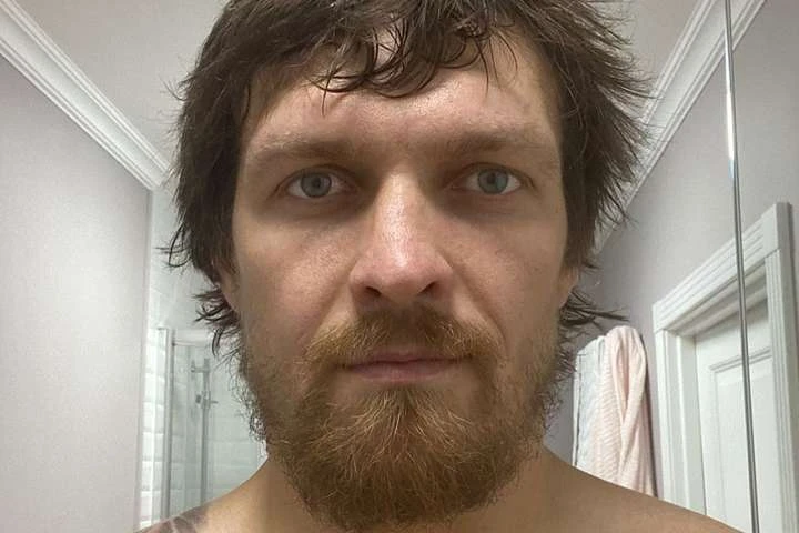 Усик у трусах станцював під пісню російського гурту (відео)