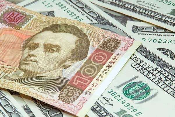 Фахівці зрбили прогноз, наскільки ослабне гривня після відставки Смолія