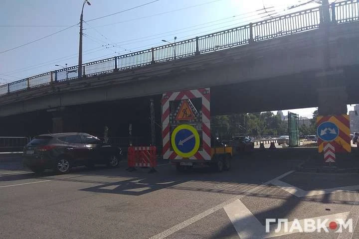 У Києві на Повітрофлотському шляхопроводі закрили проїзд у бік центру 