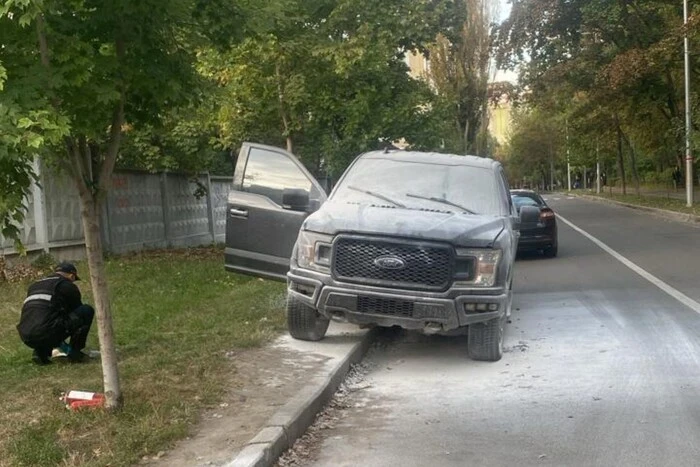 Спалив пікап, прийнявши його за військовий. Поліція затримала киянина, який працював на РФ