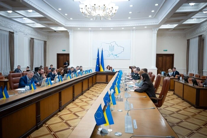 Соцвиплати надходитимуть на один рахунок. Кабмін офіційно ухвалив «Дія.Картку»