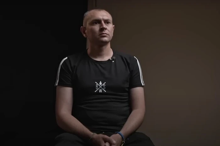 Боєць ЗСУ, на тілі якого випалили «Слава Росії», розповів про знущання окупантів