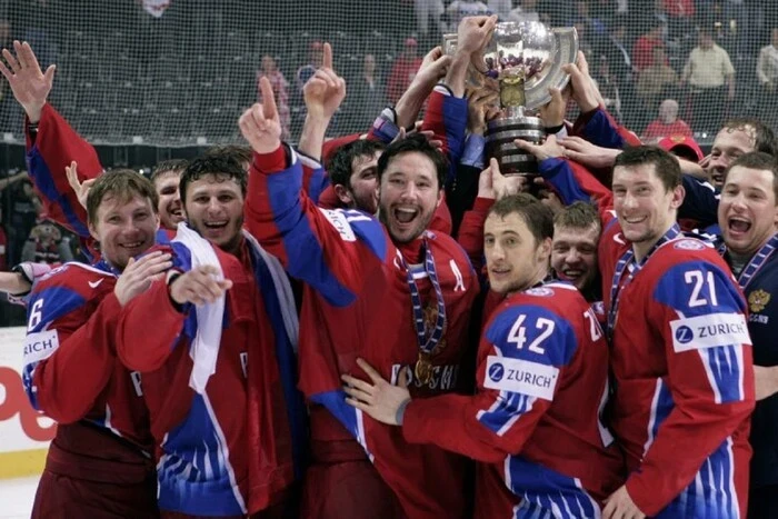 Функціонер з РФ продав золото чемпіонату світу з хокею, щоб допомогти родині ліквідованого сина окупанта