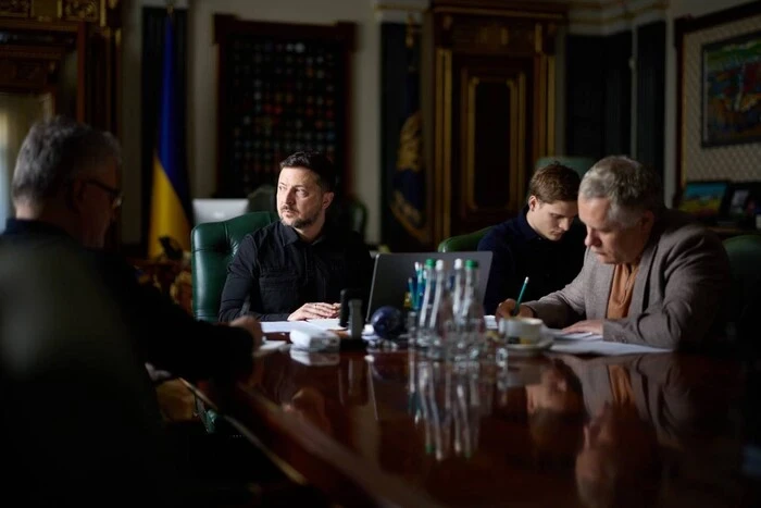 Зеленський увів у дію пакет санкції проти посібників РФ в авіації, ВПК та пропаганді