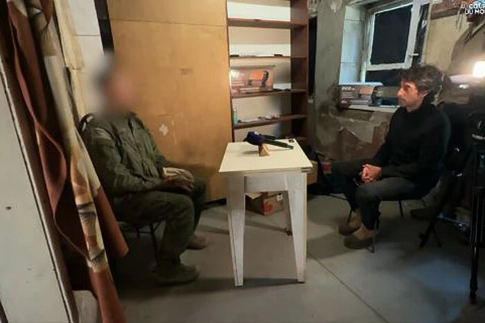 Французьке ТБ показало допит полоненого росіянина: ексклюзивні кадри