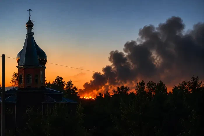 Безпілотники знову вдарили по Ільському НПЗ на Кубані: на заводі спалахнула пожежа