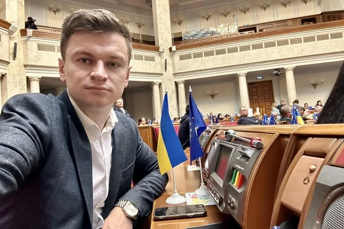 Нардеп Костюк розповів, як виходом зі «Слуги народу» зробив сюрприз Арахамії