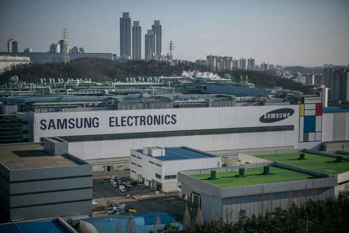 Чому Samsung досі працює в Росії? Дипломат пояснив позицію офіційного Сеула