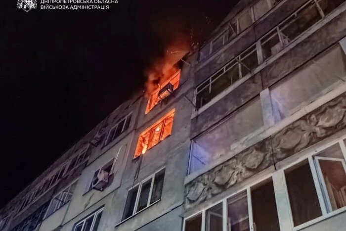 Російський безпілотник вдарив по багатоповерхівці у Павлограді