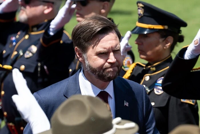 Трамп обирає собі наступника, є дві кандидатури – NYT