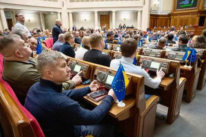 Кому з українських політиків населення довіряє найбільше і найменше – опитування Центру Разумкова