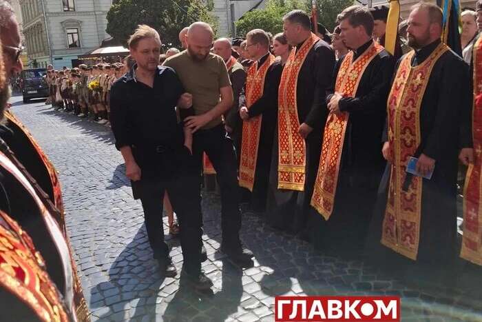 Львів’янин прийшов попрощатися з дружиною й доньками, яких забрала Росія