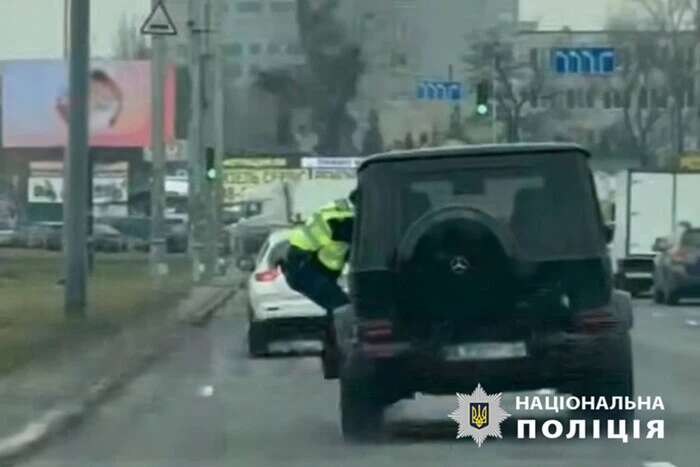 Погоня у Києві. Поліція затримала водія Mercedes, який неодноразово порушував ПДР