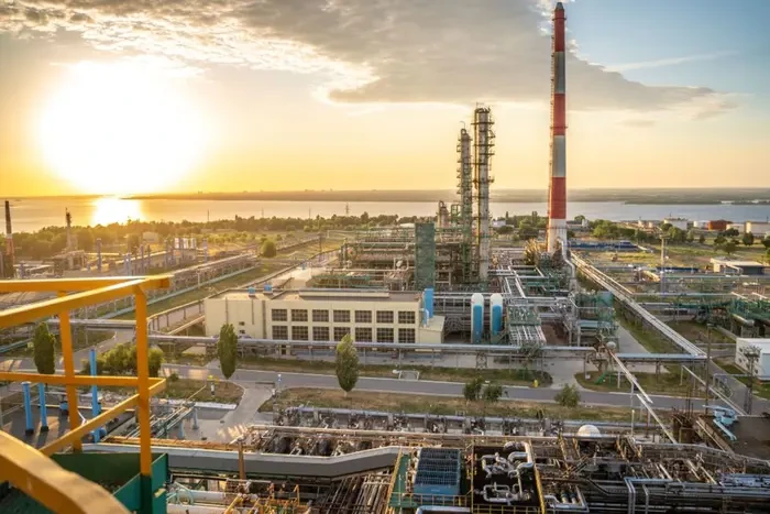Уражено Саратовський нафтопереробний завод: деталі від Сил оборони