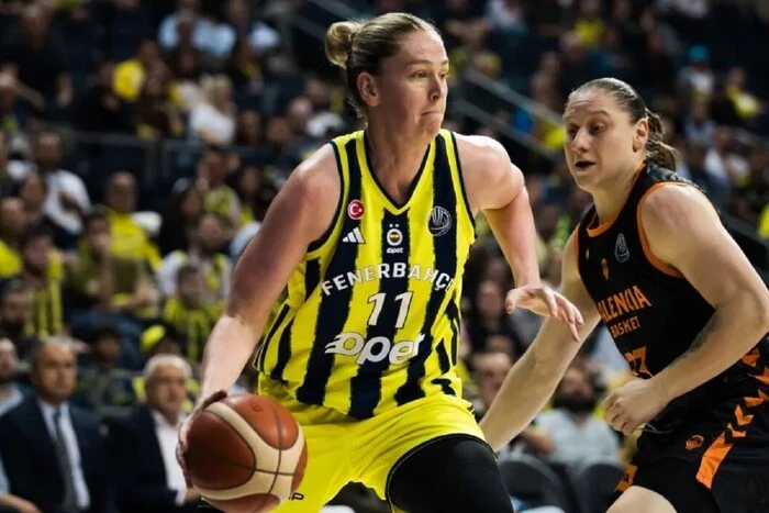Лідерка жіночої збірної України з баскетболу повернулася до гри після трьох пропущених матчів