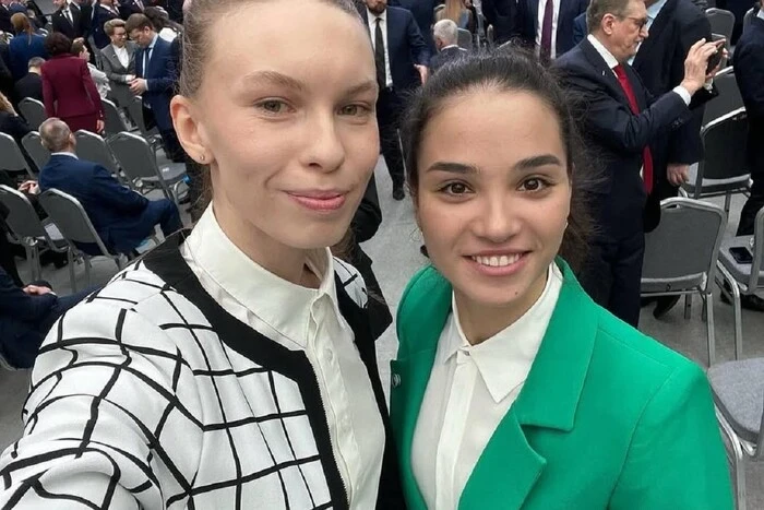 Міжнародний союз ковзанярів перевірить відвідування нейтральною росіянкою виступу Путіна